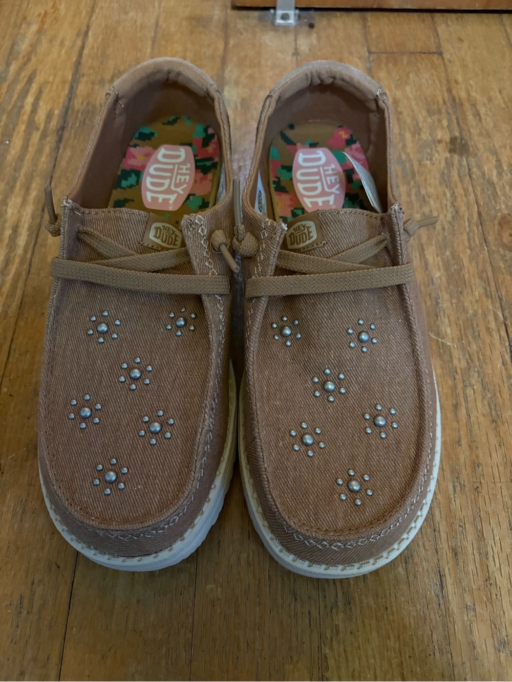 Hey Dude Women’s Slip Ons - Size 9 ✨